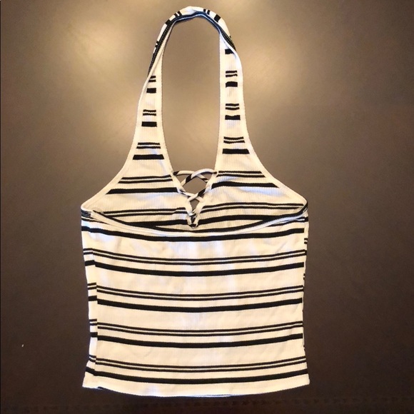 Tilly’s halter crop top - Picture 3 of 3